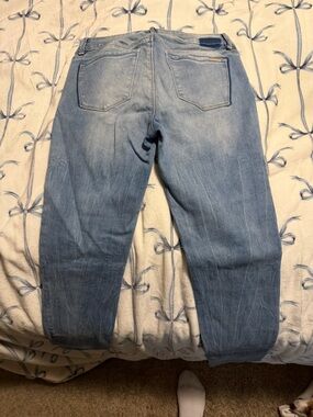 Light Wash Straight Leg Jeans - Blue